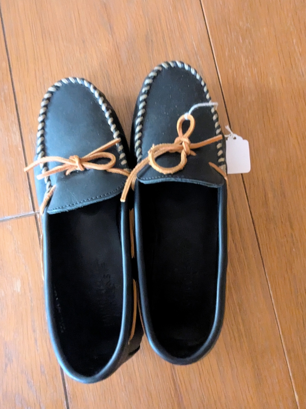Minnetonka Black Leather Moccasins with Tan Laces 8.5